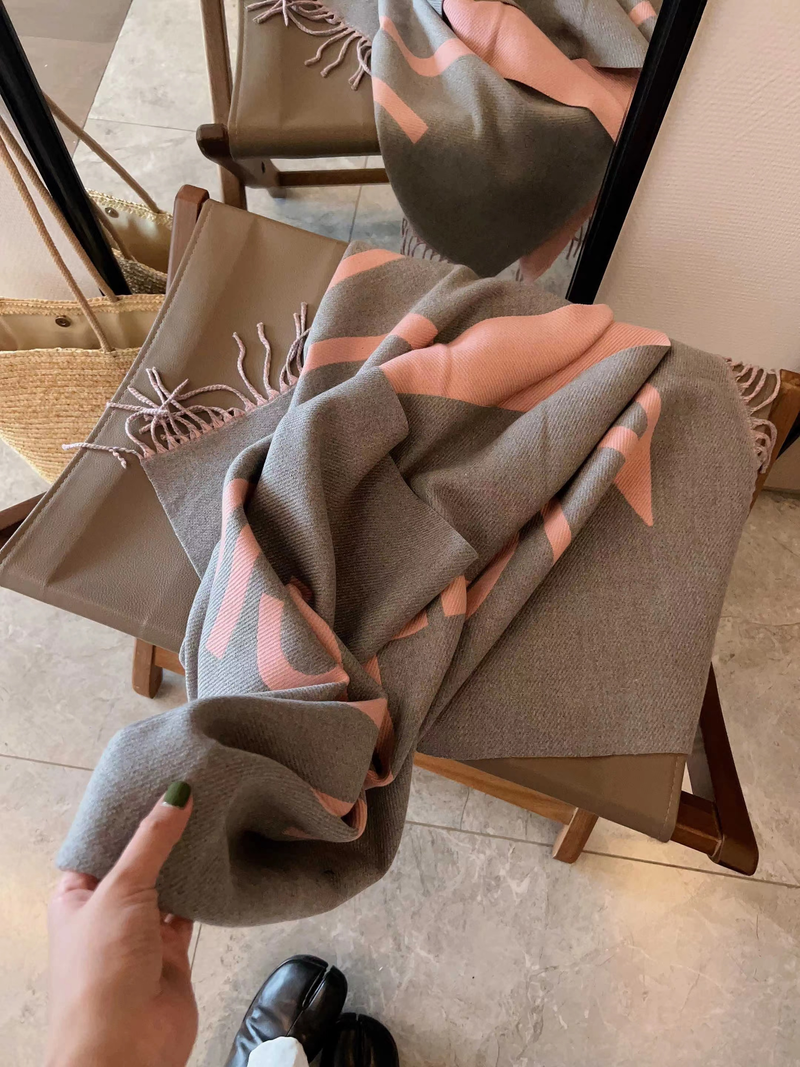 Leichte Luxus-Designmodelle, klassische weibliche Buchstaben, Jacquard, kalt, warm, Herbst und Winter 2023, Kaschmir-Schal, Schal außerhalb der Fahrt_voghion.com