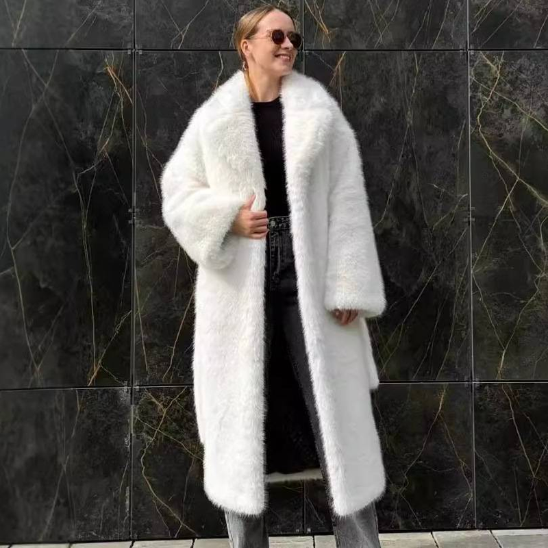 Langer weißer Kunstfuchspelzmantel für Damen mit Gürtel, Winter-Trenchcoat, Streetwear-Chic, ethische Oberbekleidung, Kunstpelzmäntel_voghion.com