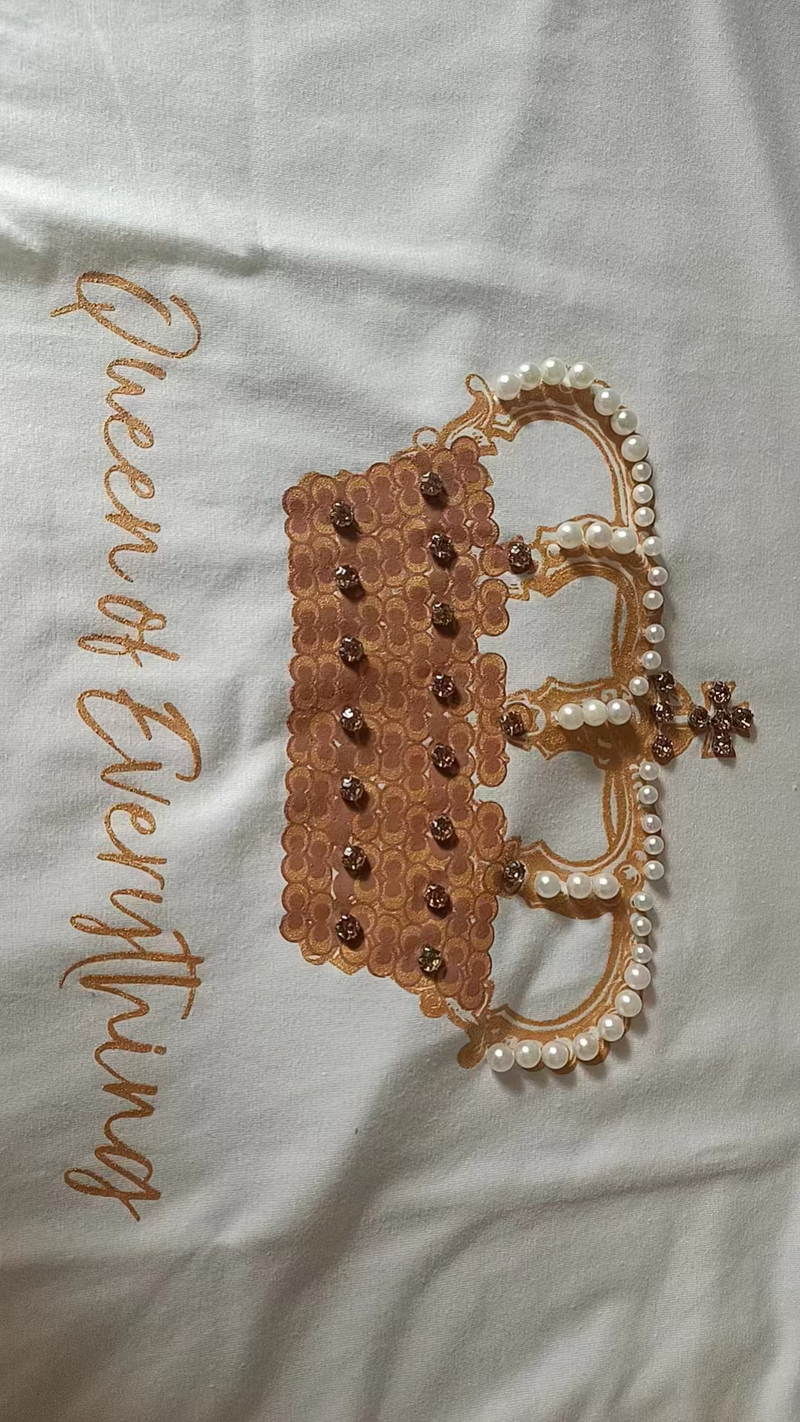Damen T-Shirt mit Kronen-Print, kurzärmelig_voghion.com