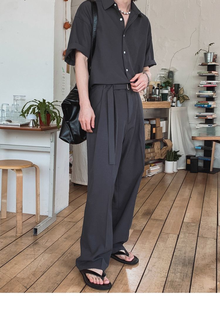 Completo casual da ufficio ispirato: camicia a maniche corte con spalle scese e pantaloni dritti e comodi, leggero misto poliestere-lino per l'estate_voghion.com