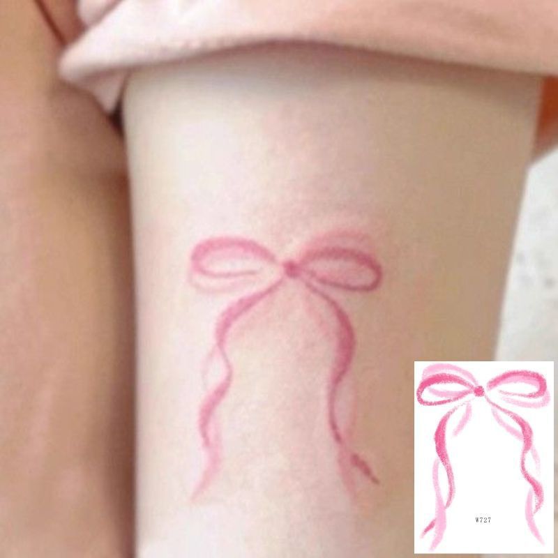 Adesivo per tatuaggio sulla clavicola del braccio di una ragazza dolce, calda e fredda, con farfalla verde_voghion.com