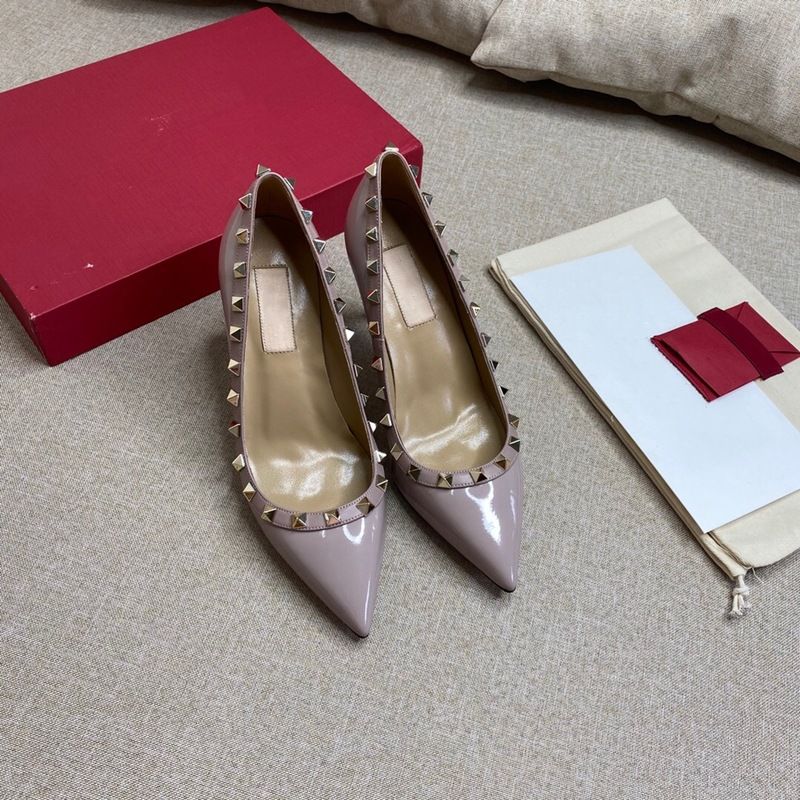 2025 Spring And Autumn New French Style Nude V Home Rivet High Heels Elegant Sister Pointed Toe Stiletto Pumps_voghion.com