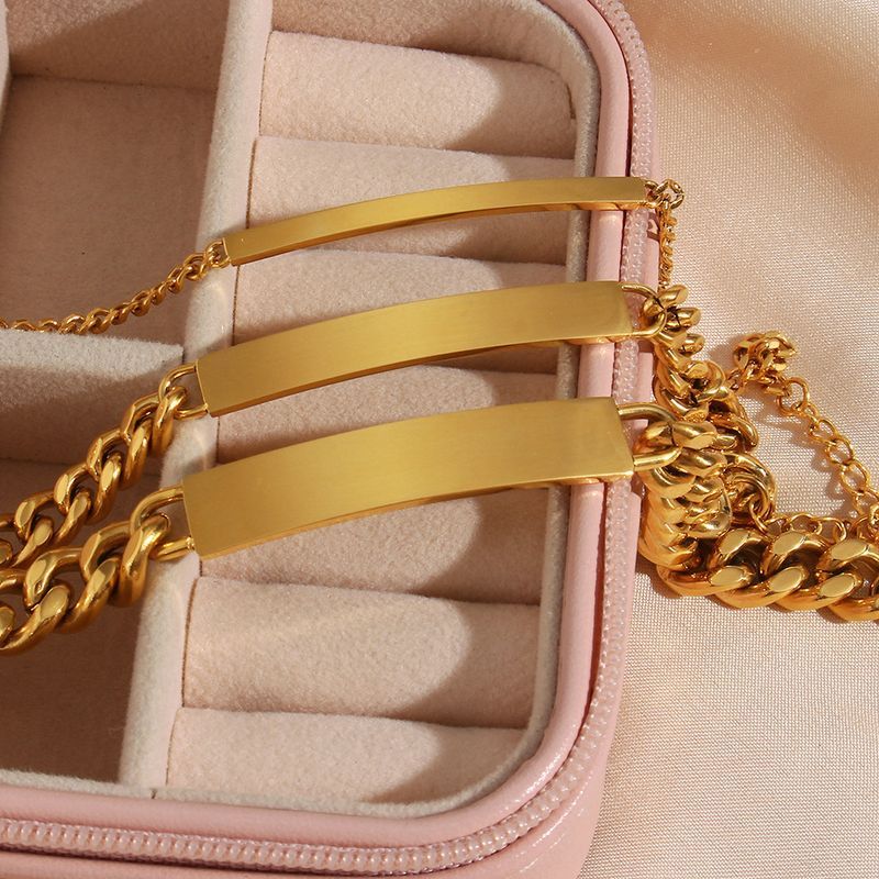Bracciale con catena cubana geometrica esagerata placcata in oro, unico nel suo genere, con segno curvo in acciaio inossidabile._voghion.com