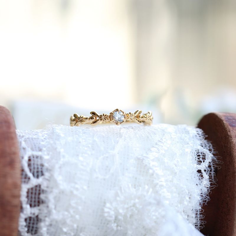 Bague en argent avec topaze naturelle légère et luxueuse, bague simple avec fleur de marguerite et abeille fraîche d'été_voghion.com