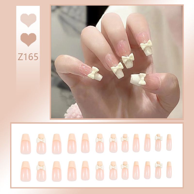 Puro desiderio di indossare ghiaccio trasparente e papillon francese color latte color carne, nail art, delicata armatura da fata, finito_voghion.com