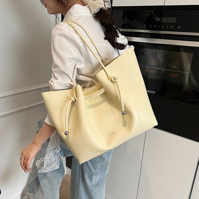 High-End Large Capacity For Women 2025 New Summer Versatile Shoulder Commuting Office Handbag Tote Bag_voghion.com
