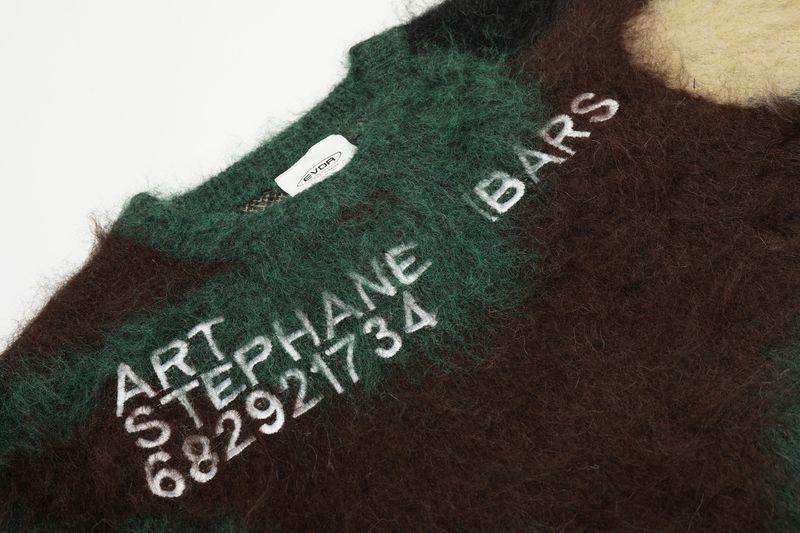 Kardigan w stylu retro z haftem w bloki kolorów – luźny dzianinowy materiał z odkrytym przodem, miękka mieszanka akrylu, element warstwowy inspirowany stylem vintage (zielony)_voghion.com