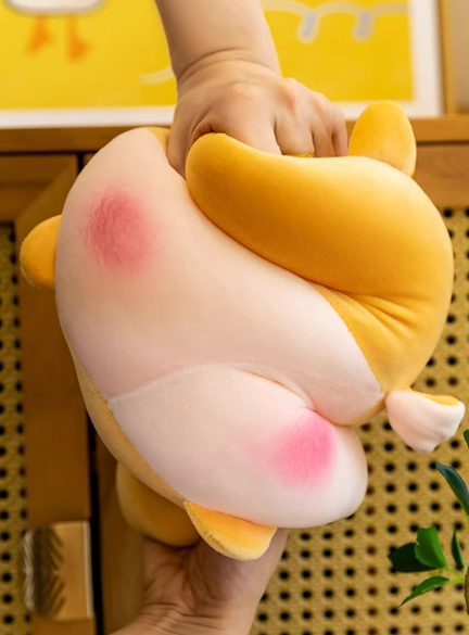 Niedliche und kreative Plüschtiere. Superweiches Kissen. Schlafendes Corgi-Gesäßkissen. Mädchenpuppenpuppe auf dem Bett_voghion.com