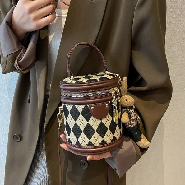 Borsa a secchiello di alta qualità, borsa a tracolla da donna trapuntata, estiva e di nicchia, dal design squisito_voghion.com