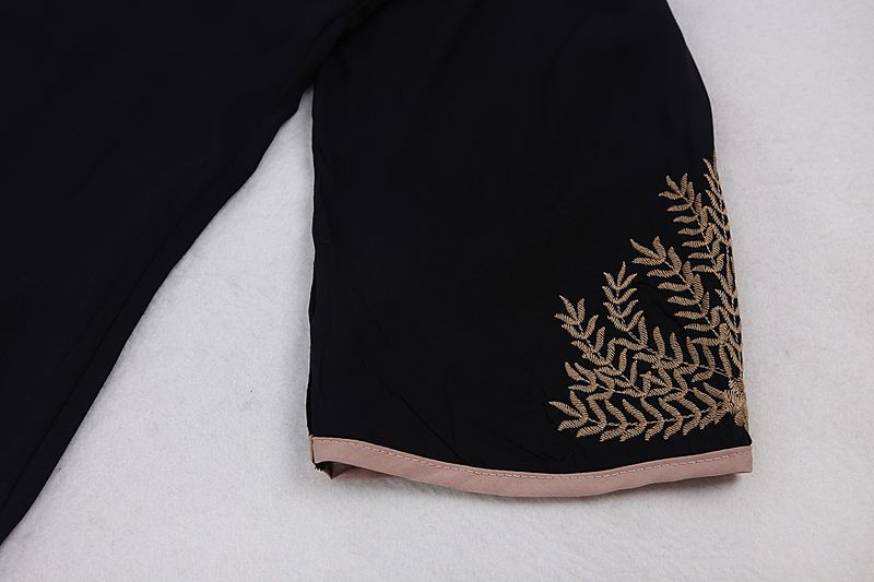 "Elegantes, besticktes Strandkleid – Langer Cardigan mit Schlitzrock für Resort, Pool und Bikini"_voghion.com