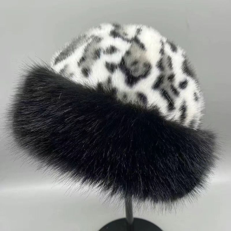 Leopard Print Warm Plush For Women 2024 Autumn Winter Vintage Thickened Cold-Proof Face-Slimming Ear Protection_voghion.com