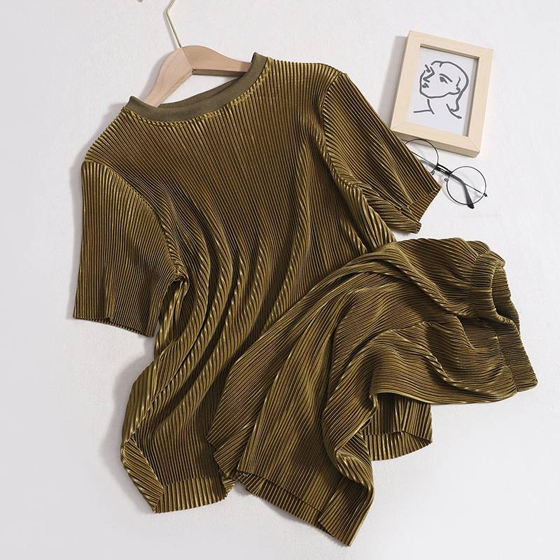 Vêtements pour femmes, costume décontracté polyvalent pour femmes, nouveau style d'été, col rond, manches courtes, t-shirt, short taille haute, costume deux pièces_voghion.com