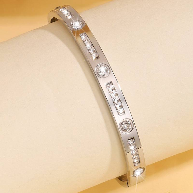 Modisches, leichtes, luxuriöses High-End-Damenarmband, grenzüberschreitendes, lichtechtes, diamantbesetztes Goldarmband, geeignet für den Alltag und Partys von Frauen_voghion.com