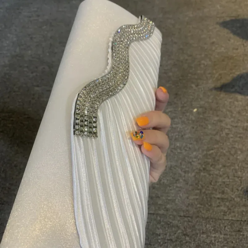 Pochette da sera in raso con diamanti bianchi ed eleganti per matrimoni, da donna, 250314l_voghion.com