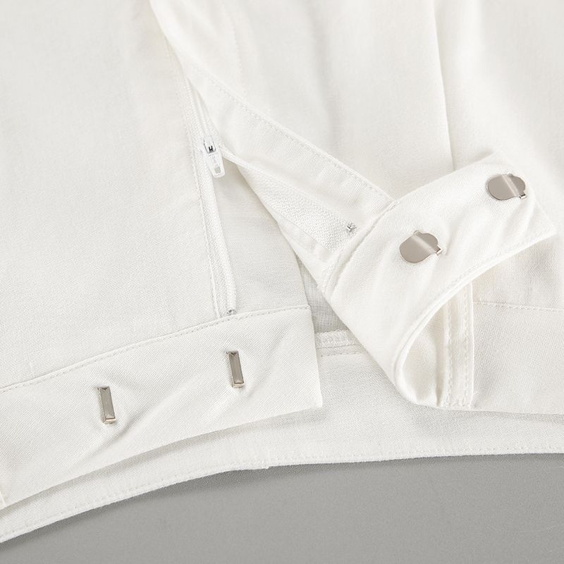 Traje de pantalón corto sin mangas con cuello halter de algodón y lino blanco_voghion.com