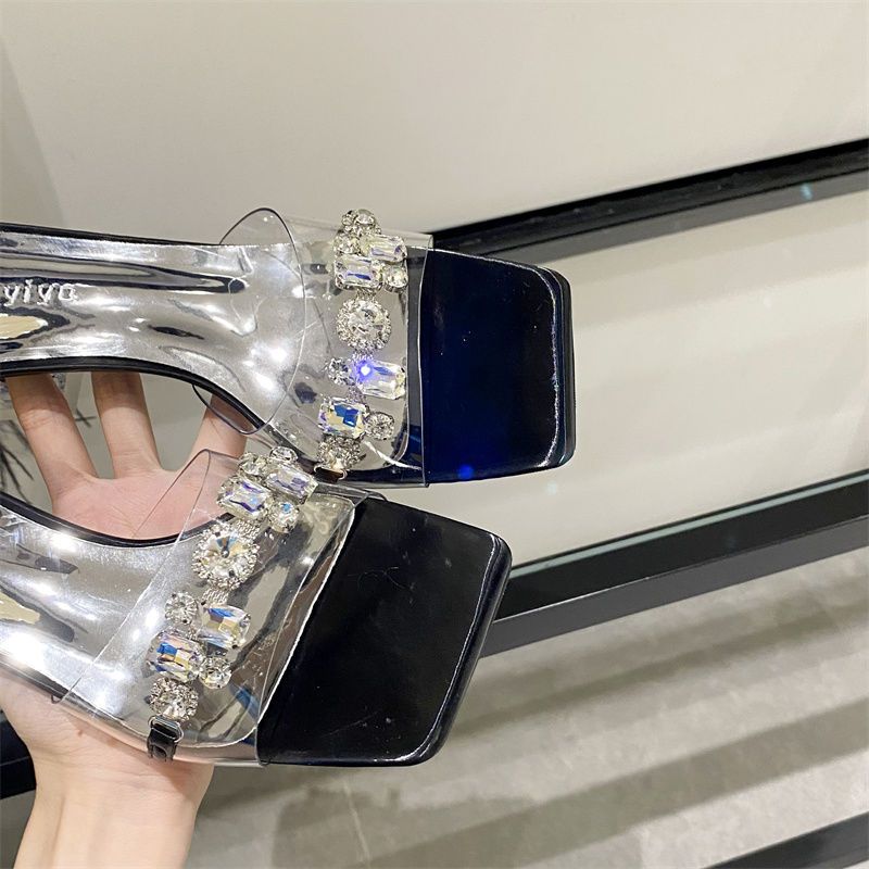 Diamantgefütterte Sanda für Damen mit freiliegenden Zehen, silberne Hausschuhe für modische Kleidung, trendige transparente Kristallhochzeit_voghion.com