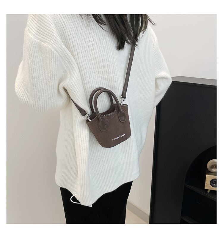 Borsa a secchiello da donna, alla moda, con tracolla monospalla, stile Candy Lover, con rossetto, da portare a spalla, rossa_voghion.com