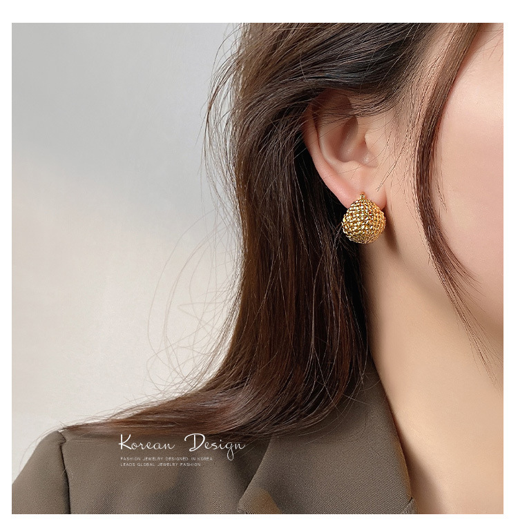 French lazy retro explosive temperament simple woven hollow core gold plated round basket earrings_voghion.com