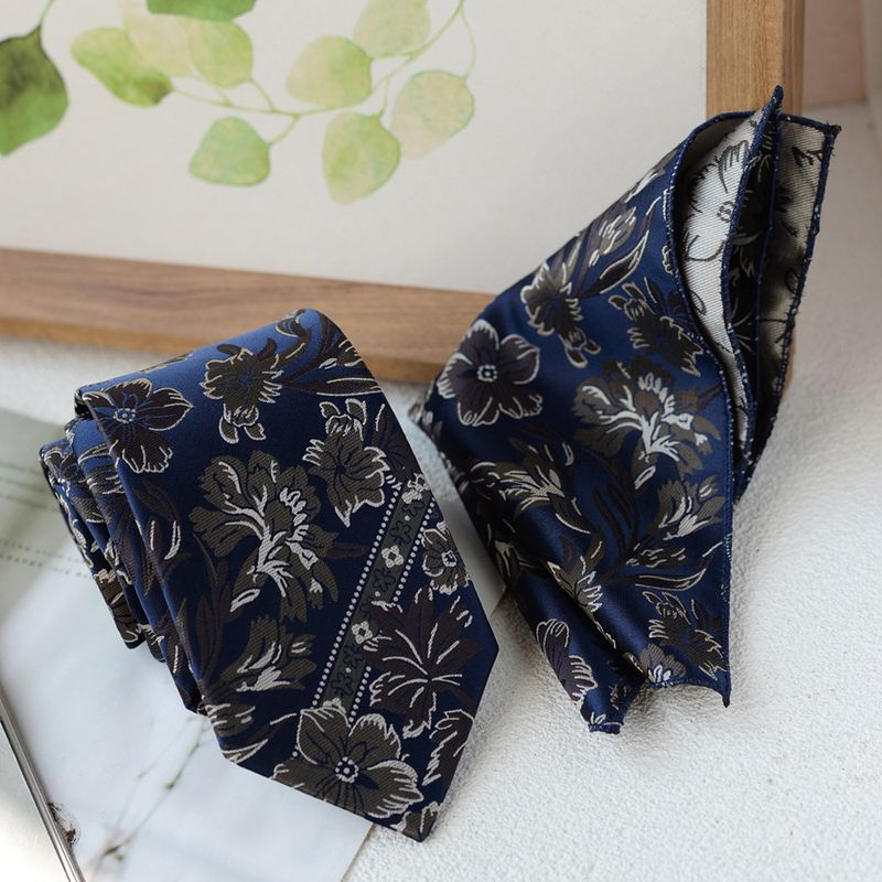 Cravatta annodata a mano da 8 cm e sciarpa quadrata, set completo con camicia floreale nera, accessori e cravatta lunga in poliestere per uomo_voghion.com