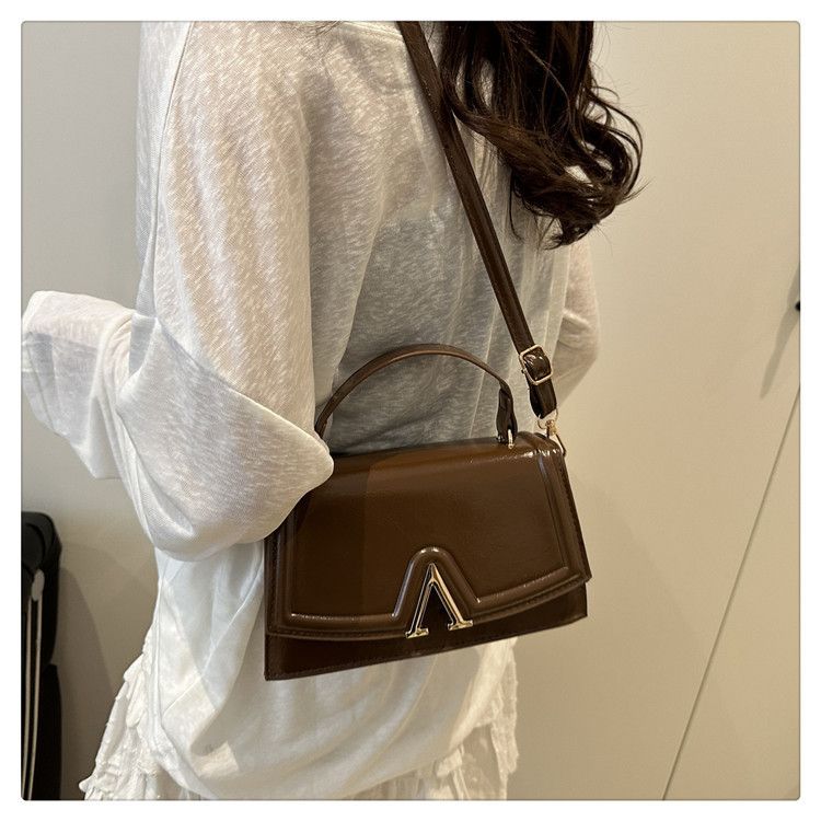 Elegante, kleine Umhängetasche im französischen Stil für Damen – minimalistische Tragetasche aus PU-Leder mit Magnetverschluss, geräumiges Innenfach für die wichtigsten Dinge des täglichen Bedarfs_voghion.com