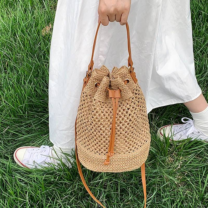 Secchiello di paglia intrecciata estiva per le donne Borsa a tracolla con coulisse semplice Borsa da spiaggia da viaggio Borsa a mano casual intrecciata_voghion.com
