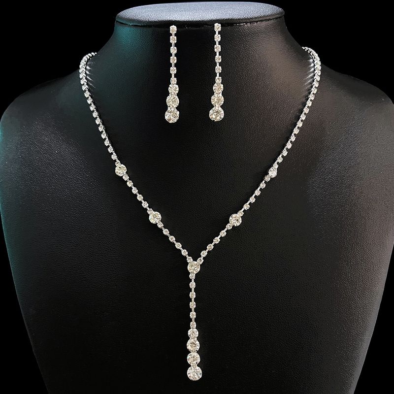 Set di gioielli da donna: elegante collana a V, orecchini, bracciale e fermagli per abiti con dettagli in strass per feste serali e occasioni speciali_voghion.com