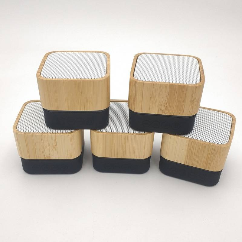 Quadratischer Bambus-Bluetooth-Lautsprecher mit Holzmaserung, Lichtemissionskarte, tragbarer Subwoofer, Geschenk für Zuhause_voghion.com