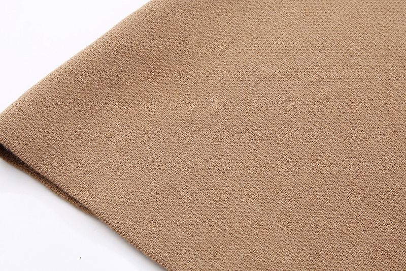 Conjunto de suéter e minissaia de malha para outono e inverno - roupa casual elegante para escritório com mangas compridas e combinação de cores puras_voghion.com