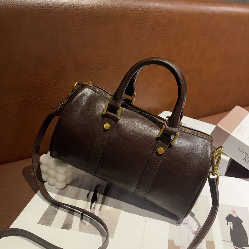 Borsa da donna con texture di alta qualità, borsa a mano dal design di nicchia, nuova borsa a tracolla da bowling autunno/inverno 2025, borsa a cuscino per donna_voghion.com