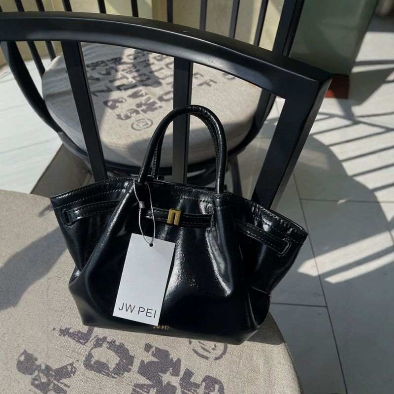 JW New 2025 Design Casual Designer Vielseitige High-End-Knödeltasche Nischen-Schulterhandtasche_voghion.com