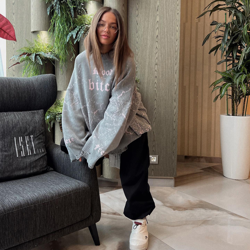 Lässiger Pullover für Damen im Herbst und Winter, vielseitiger Streetstyle, lockere Buchstabenstickerei, personalisierte lange Ärmel aus zerfetzter Wolle_voghion.com