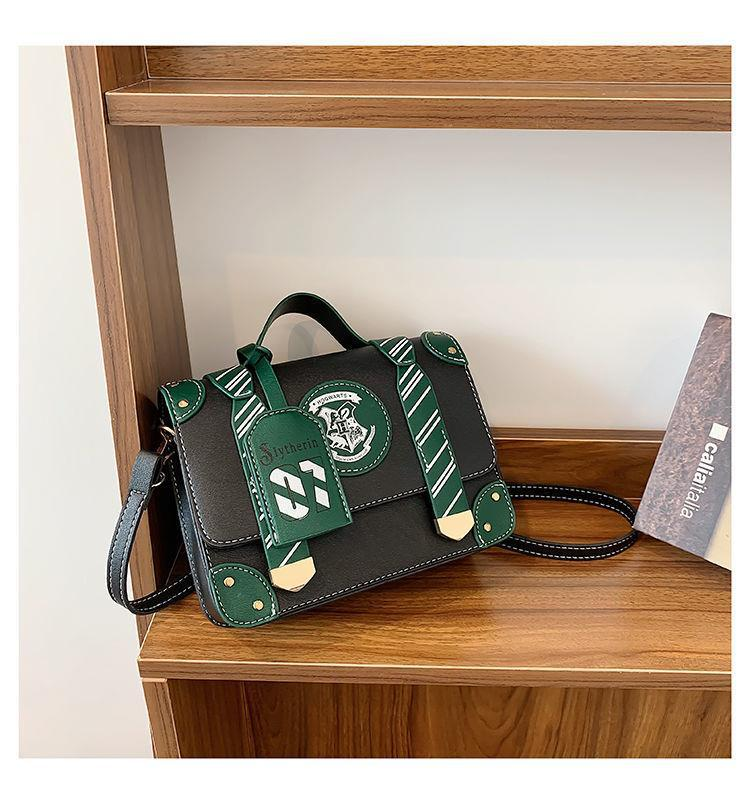 Borsa a tracolla a mano della Scuola di Magia e Stregoneria di Hogwarts dello stesso stile Borsa Cambridge Borsa a tracolla in stile britannico_voghion.com