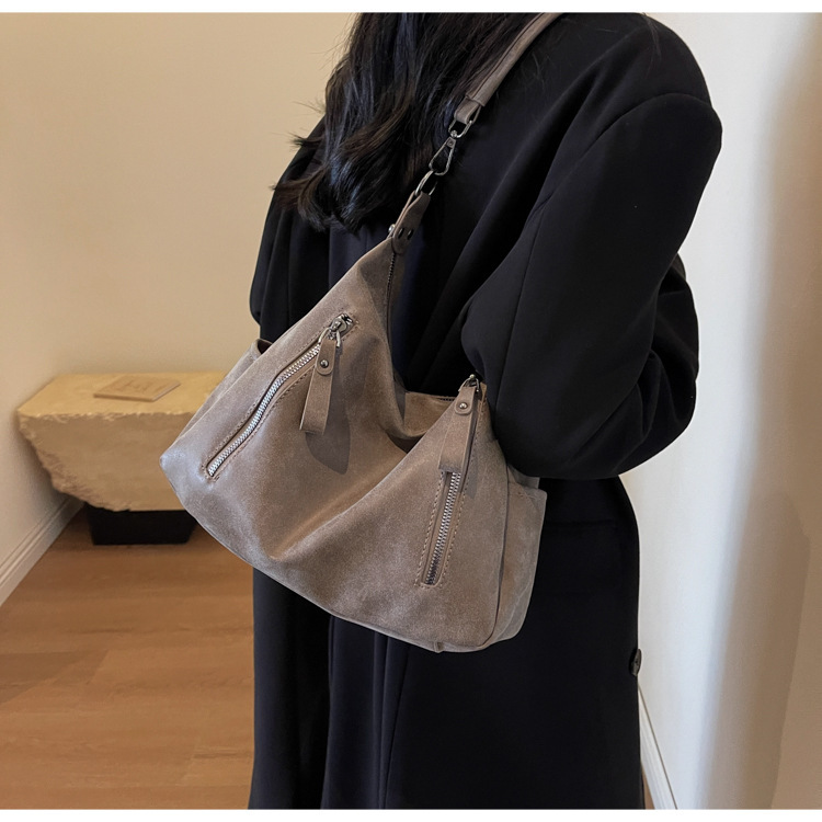 Sacs à bandoulière pour femme, avec une texture fine, pour les étudiantes en cours. Sac à bandoulière simple de grande capacité pour les déplacements quotidiens. Sacs fourre-tout._voghion.com