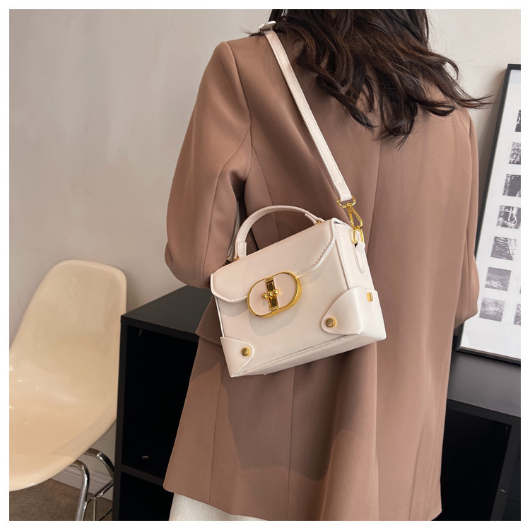 High-end texture small bag 2023 new bag all-match Messenger bag foreign style fashion shoulder portable small square bag_voghion.com