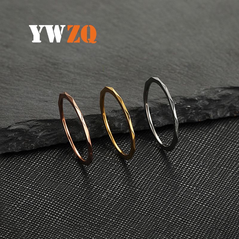 Minimalistischer Edelstahlschmuck für Damen, 1 mm diamantförmiger ultrafeiner geometrischer Schwanzring aus Titanstahl in Roségold_voghion.com