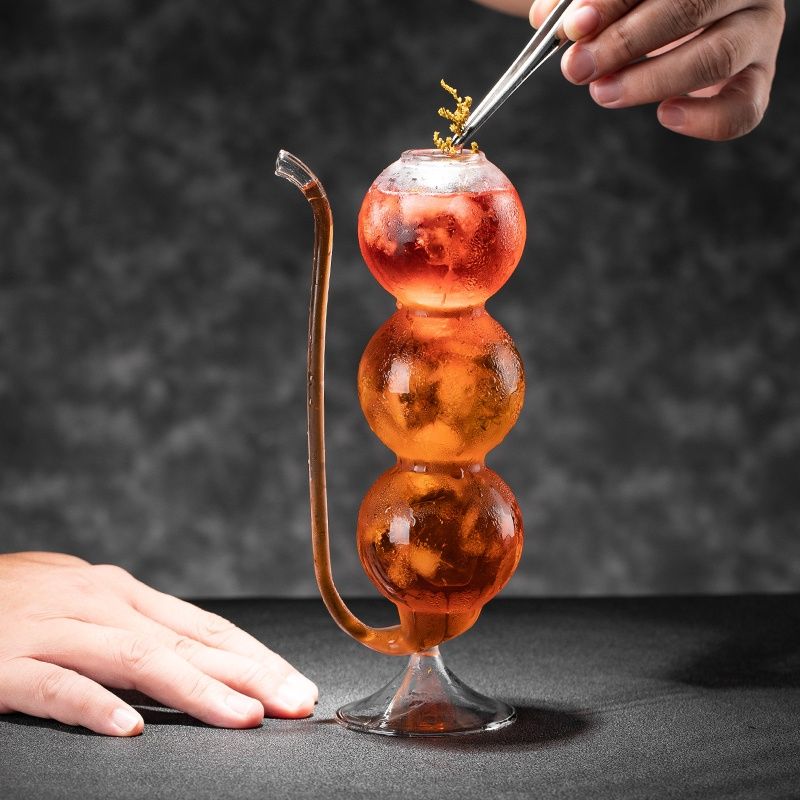 Kandierter Weißdorn-Cocktail, kreativer Wein, Getränk, Highball, Long Island-Eistee, Glas, Bar, Strohhalmbecher_voghion.com