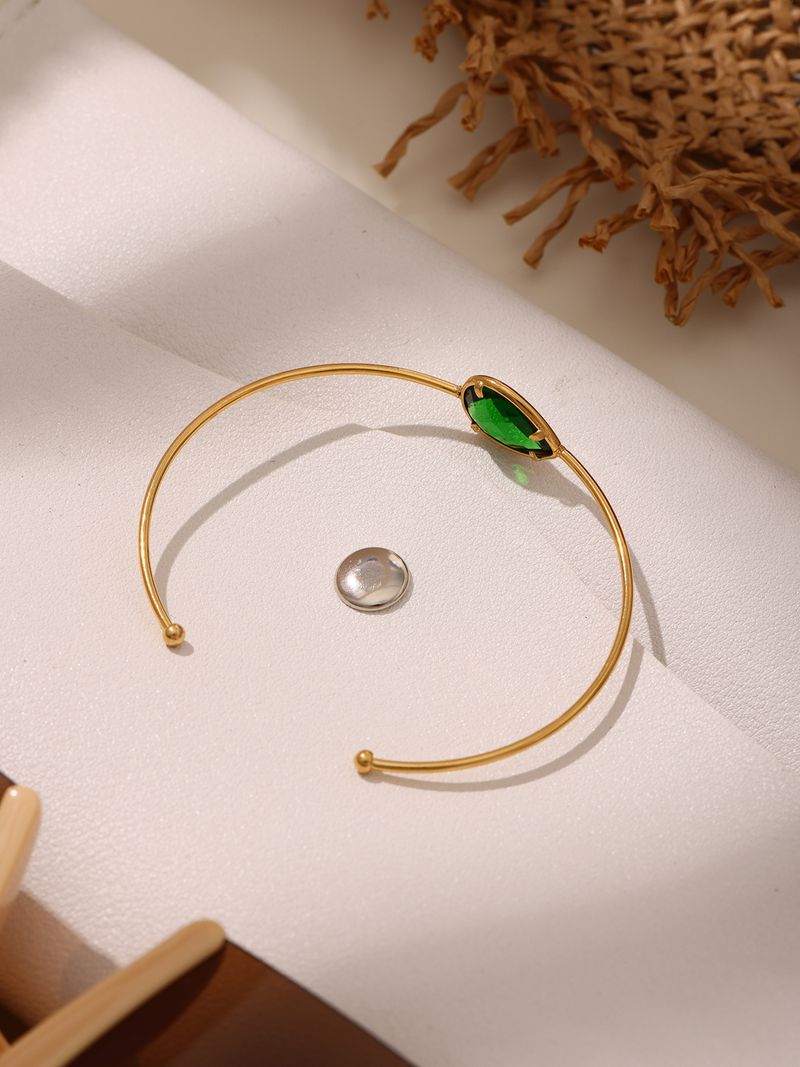 Bracciale da donna in acciaio inossidabile, leggero, lussuoso e minimalista, con zirconi colorati a forma di goccia di zucchero quadrata e apertura regolabile._voghion.com