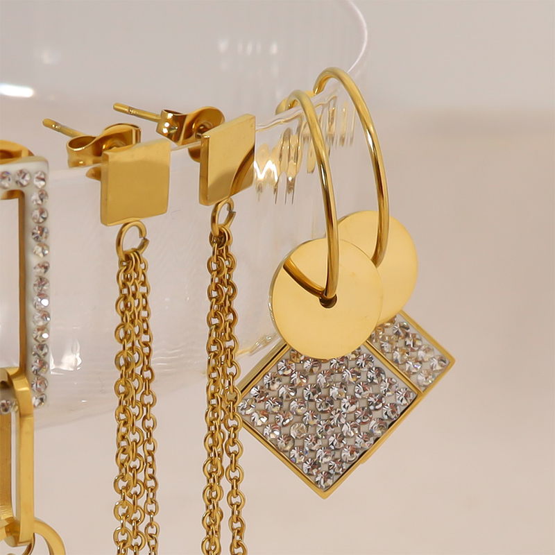 Boucles d'oreilles en acier au titane à pampilles carrées incrustées de diamants géométriques INS avec placage d'or véritable 14 carats et boucles d'oreilles à la mode_voghion.com