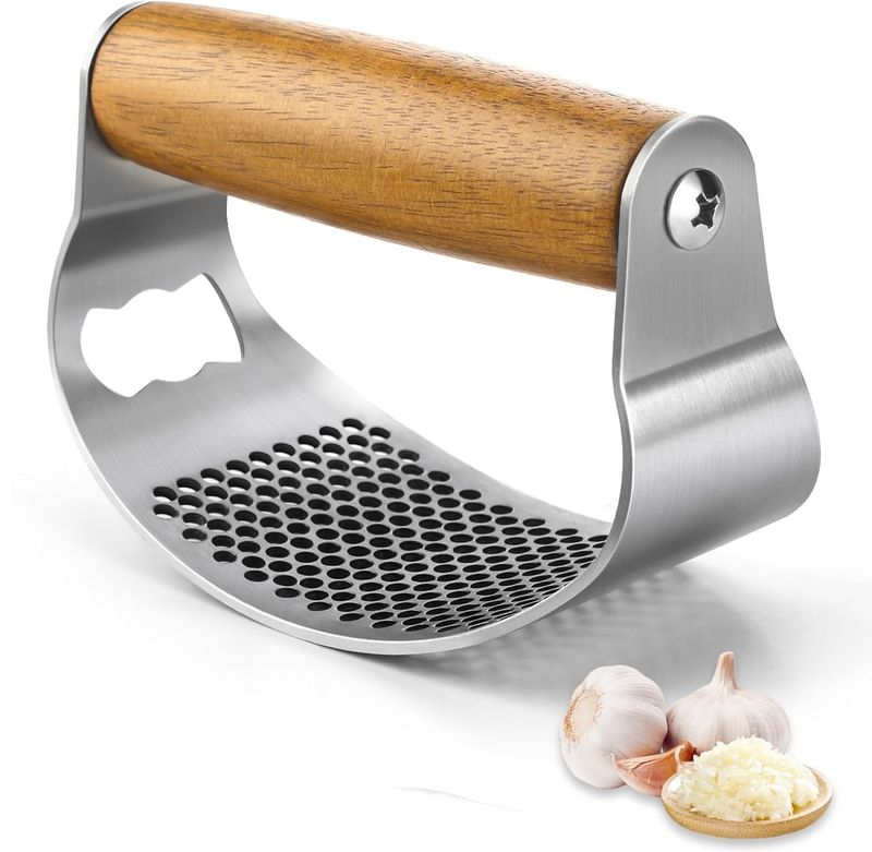 Spremiaglio in acciaio inox, spremiaglio con manico in legno, spremiaglio con spremiaglio ispessito, spremiaglio a dondolo_voghion.com