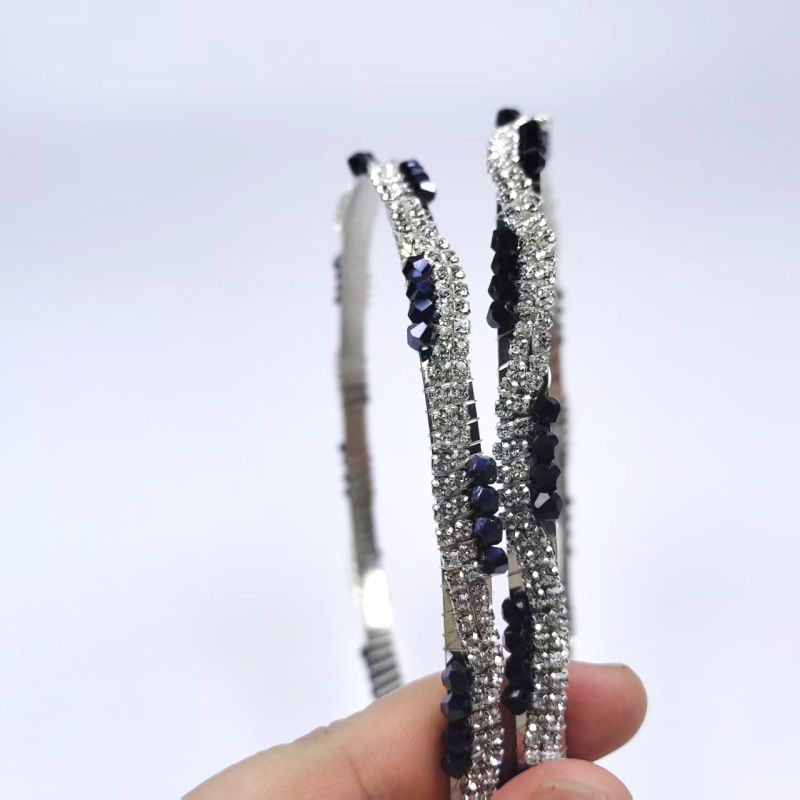 Cerchietto di cristallo con due file di strass, piccolo accessorio per capelli intrecciato fatto a mano, elegante accessorio primaverile da donna_voghion.com