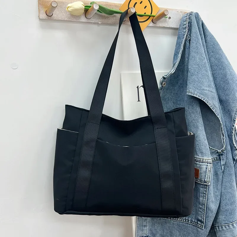 2024 Borsa da donna nuova Borsa tote in tinta unita Borsa a tracolla per pendolarismo Per il tempo libero Borsa semplice per mamma Borsa per uscire Borsa in nylon di grande capacità_voghion.com