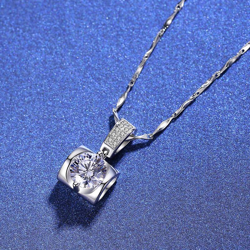Collana in argento sterling S925 per donna, moda classica D Color Moissanite 1 carato, collana con clavicola con bacio d'angelo_voghion.com