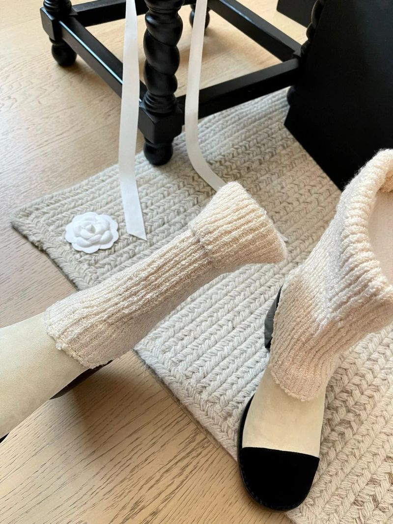 2025 New Small Fragrant Wind Fall Winter Suede Knitted Wool Short Paragraph Mid-calf Socks Fashion Ankle Boots_voghion.com