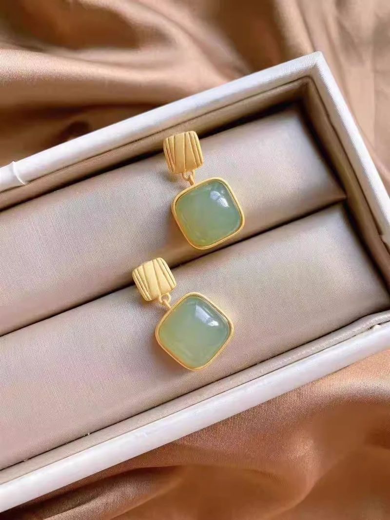 for Women Korean And Japanese Style Short High-end Round Face Suitable Hetian Jade Earrings Versatile Green Studs_voghion.com