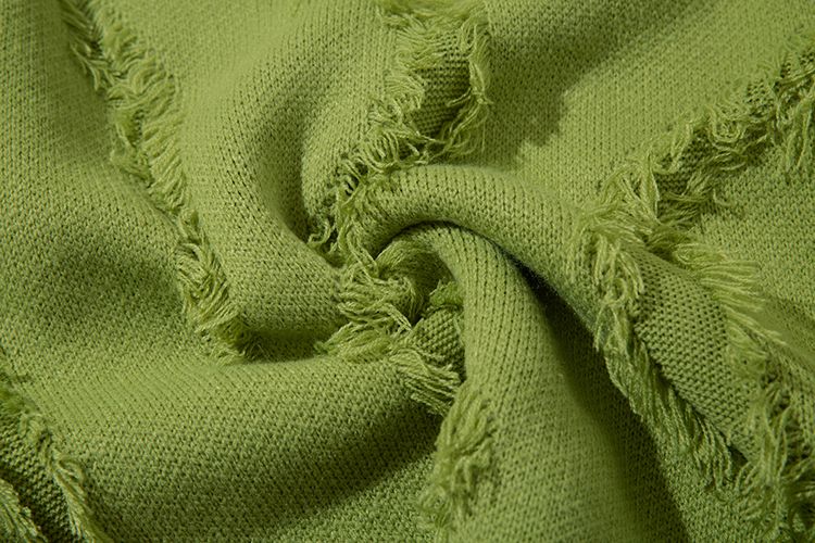 Men's crew-neck sweater with fringe holes_voghion.com