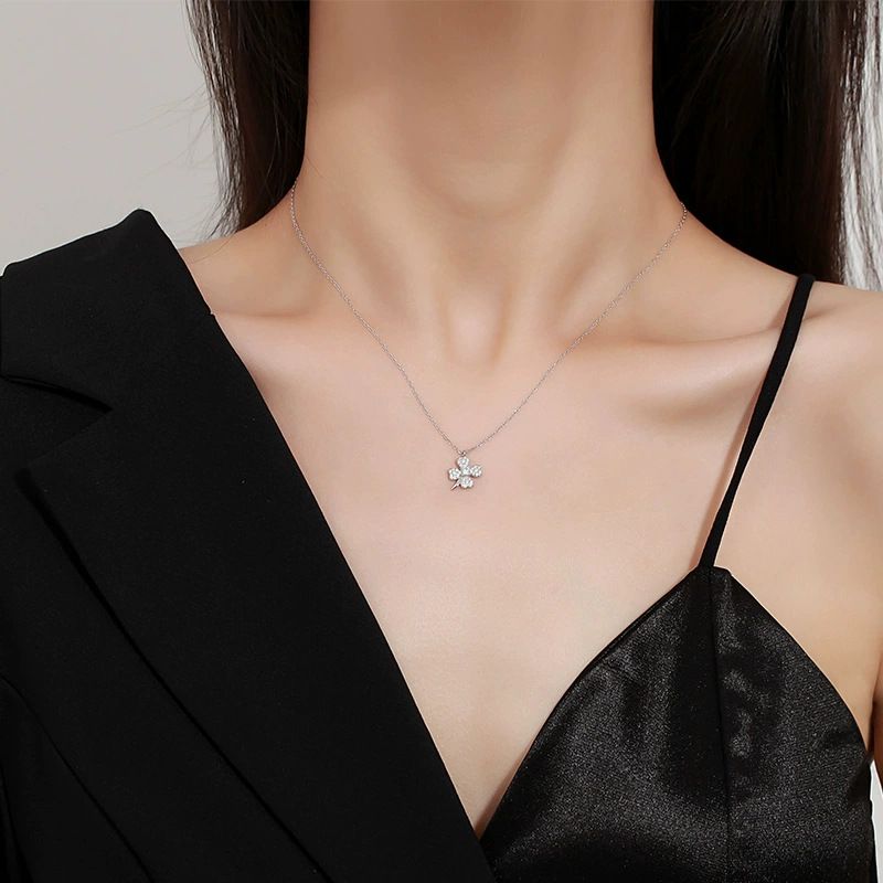 Collana a quattro foglie in argento puro 999 con catena per clavicola e zirconi, accessorio regalo di alta qualità a forma di quadrifoglio portafortuna_voghion.com