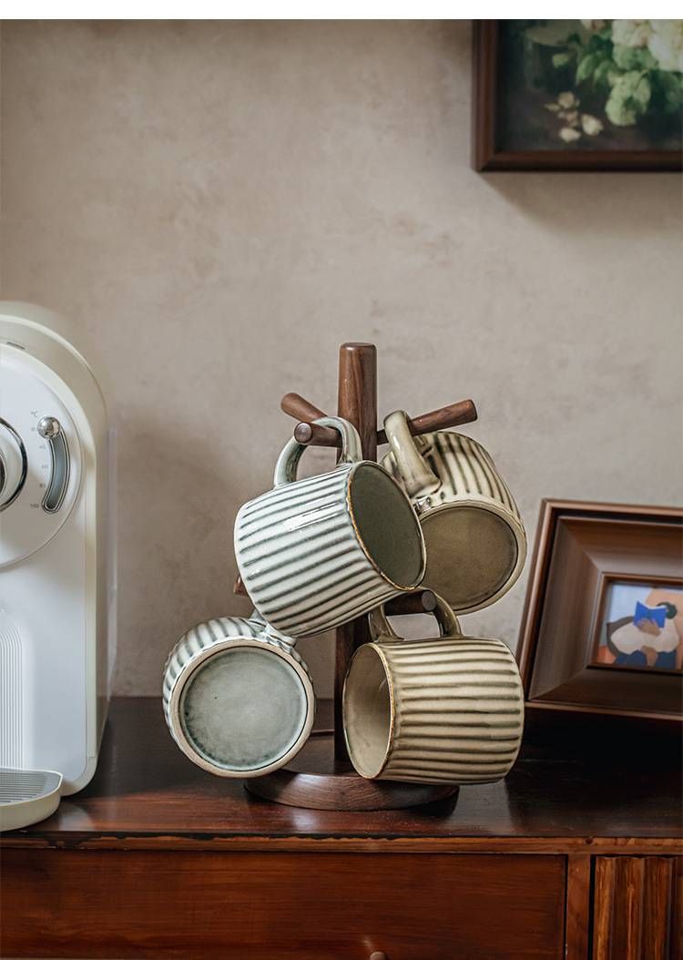 Taza artesanal con variación de esmaltado y textura en relieve - Taza de café de cerámica nórdica con tapa y cuchara, capacidad de 450 ml, diseño retro para hombre_voghion.com