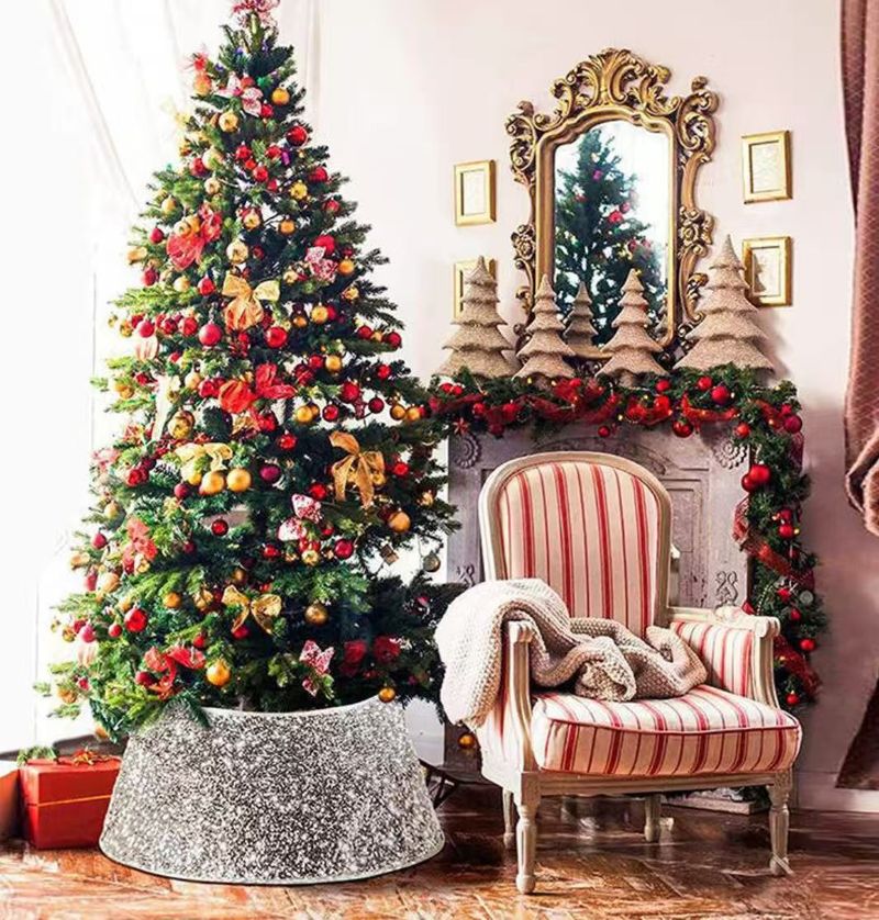 Neue Weihnachtsbaumdecke, Weihnachtsbaumumrandung, kreativ bedruckter, paillettenbesetzter 3D-Baumsockel als Dekorationselement_voghion.com