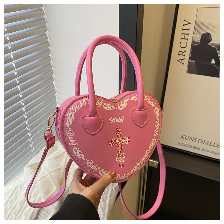 Borsa da donna personalizzata Rivet Punk Dark 2024 Nuova borsa a forma di cuore, borsa a tracolla incrociata, borsa a tracolla per donna_voghion.com