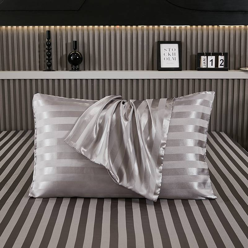 Satin-Kissenbezug mit Streifen – Kunstseide, knitterfrei und atmungsaktiv (51 x 75 cm / 51 x 102 cm, College-Stil, 5 Farben)_voghion.com